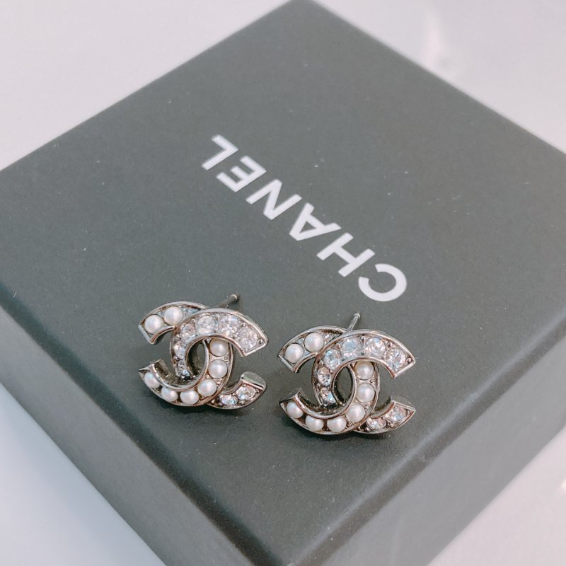 MS0646 Chanel 香奈兒 珍珠 水鑽 銀扣 CC Logo Earrings Crystal and Pearl X PHW-2