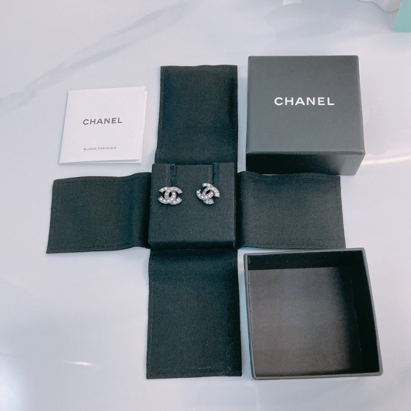 MS0646 Chanel 香奈兒 珍珠 水鑽 銀扣 CC Logo Earrings Crystal and Pearl X PHW-8