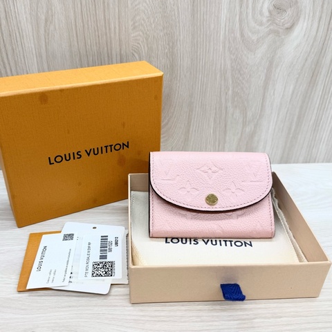 LV玫瑰粉Rosalie Empreinte壓花牛皮短夾M81520