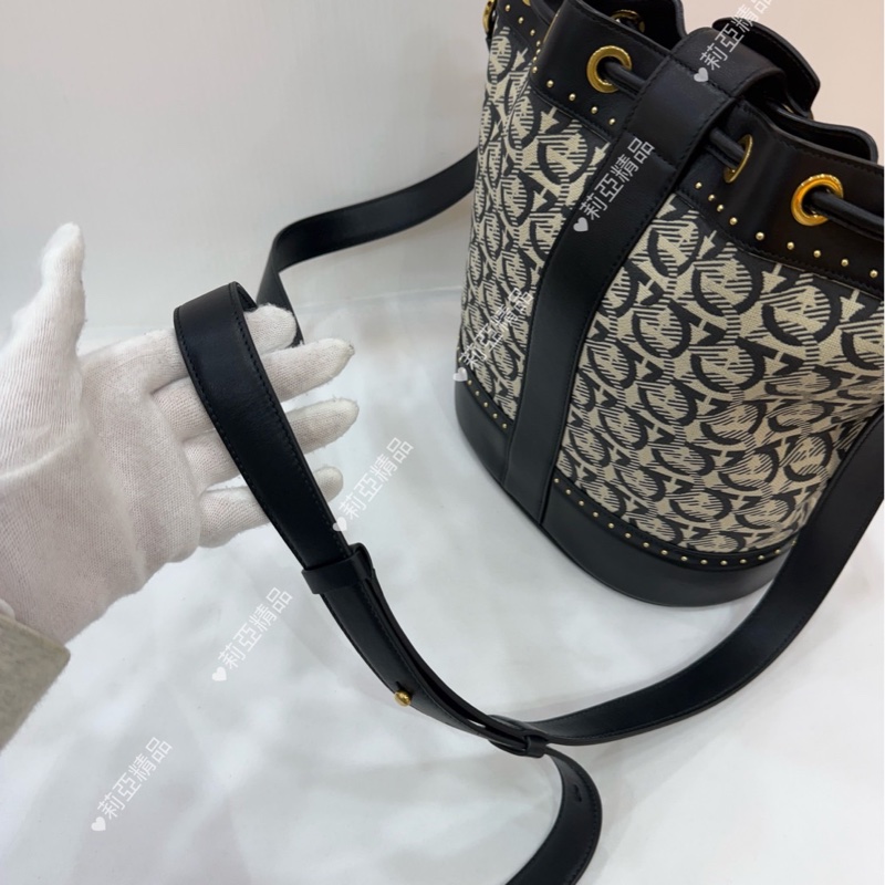 莉亞精品♡ Ferragamo 水桶包 二手美包-11