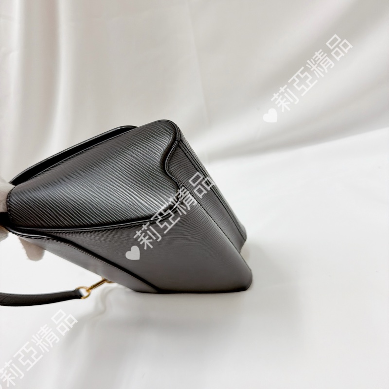 莉亞精品♡ Lv Twist MM黑金 二手美包-9