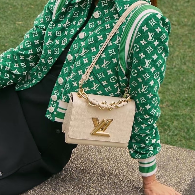 莉亞精品♡ Lv Twist Pm白金 二手美包-1