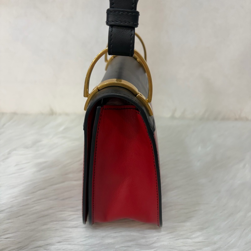 PRADA 1BD039 紅皮 黑皮 拼接 金釦 馬鞍包 斜背包-3