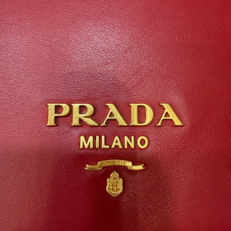 PRADA 1BD039 紅皮 黑皮 拼接 金釦 馬鞍包 斜背包-5