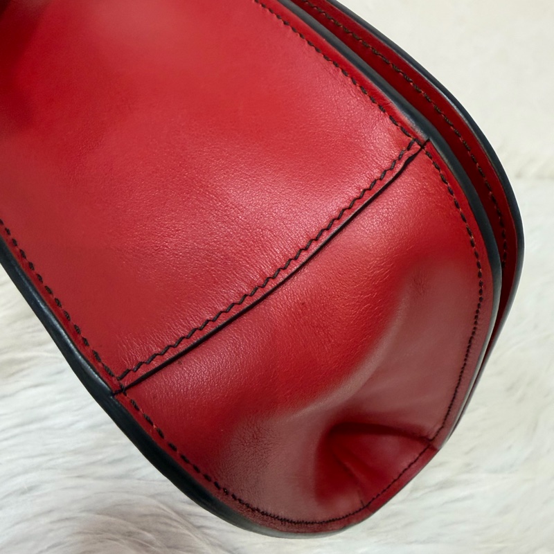 PRADA 1BD039 紅皮 黑皮 拼接 金釦 馬鞍包 斜背包-15