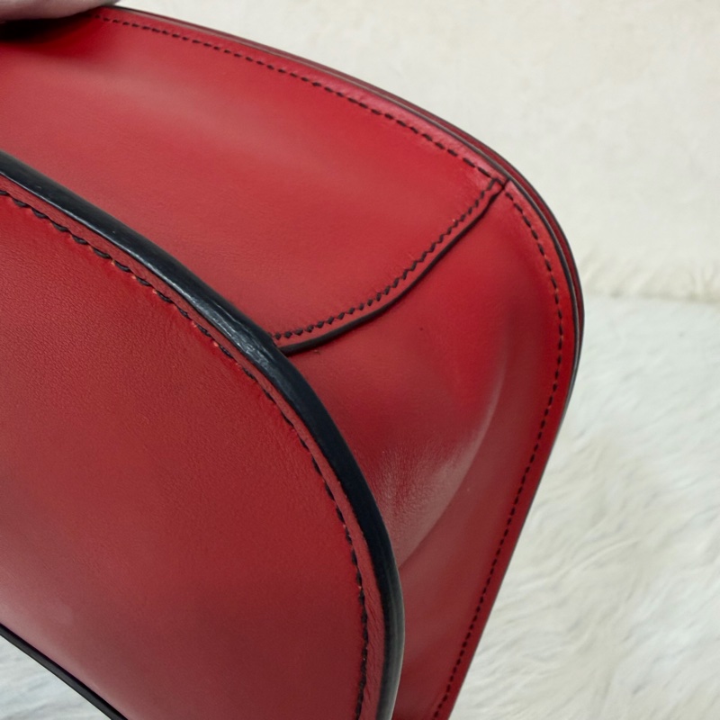 PRADA 1BD039 紅皮 黑皮 拼接 金釦 馬鞍包 斜背包-16