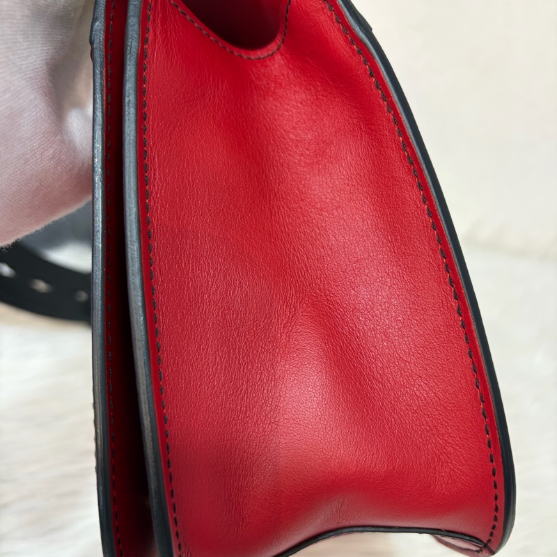 PRADA 1BD039 紅皮 黑皮 拼接 金釦 馬鞍包 斜背包-20