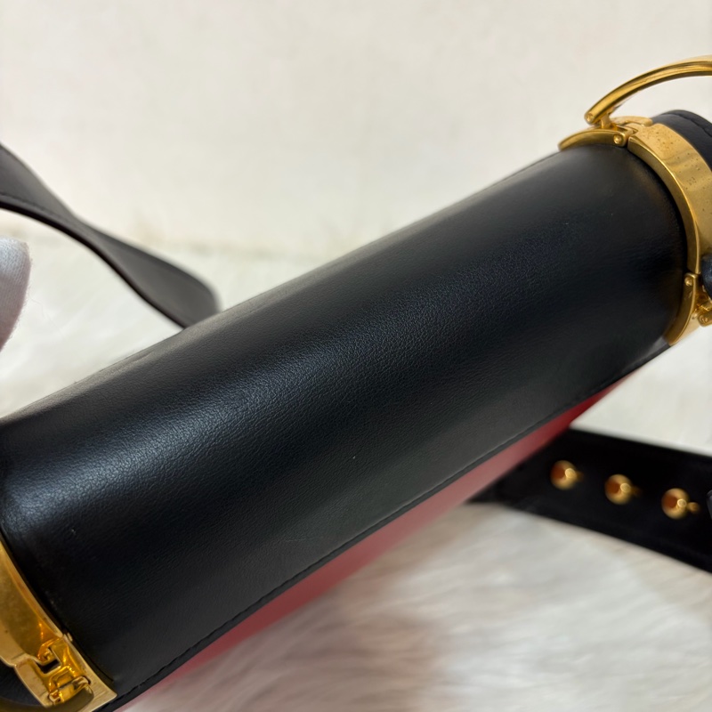 PRADA 1BD039 紅皮 黑皮 拼接 金釦 馬鞍包 斜背包-23