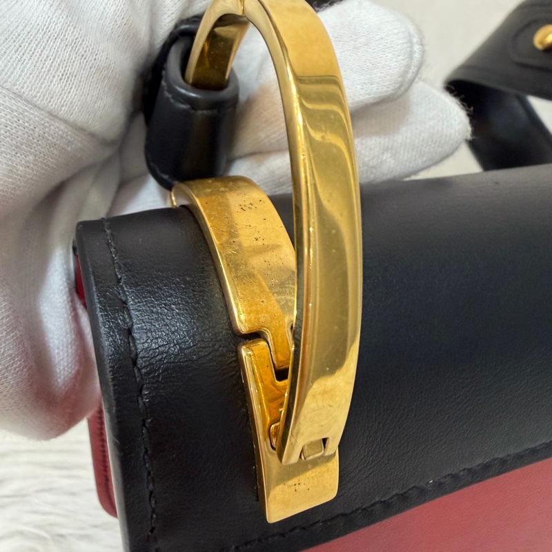 PRADA 1BD039 紅皮 黑皮 拼接 金釦 馬鞍包 斜背包-26