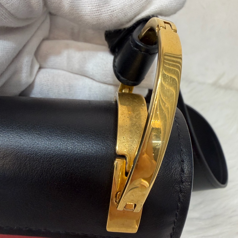 PRADA 1BD039 紅皮 黑皮 拼接 金釦 馬鞍包 斜背包-27