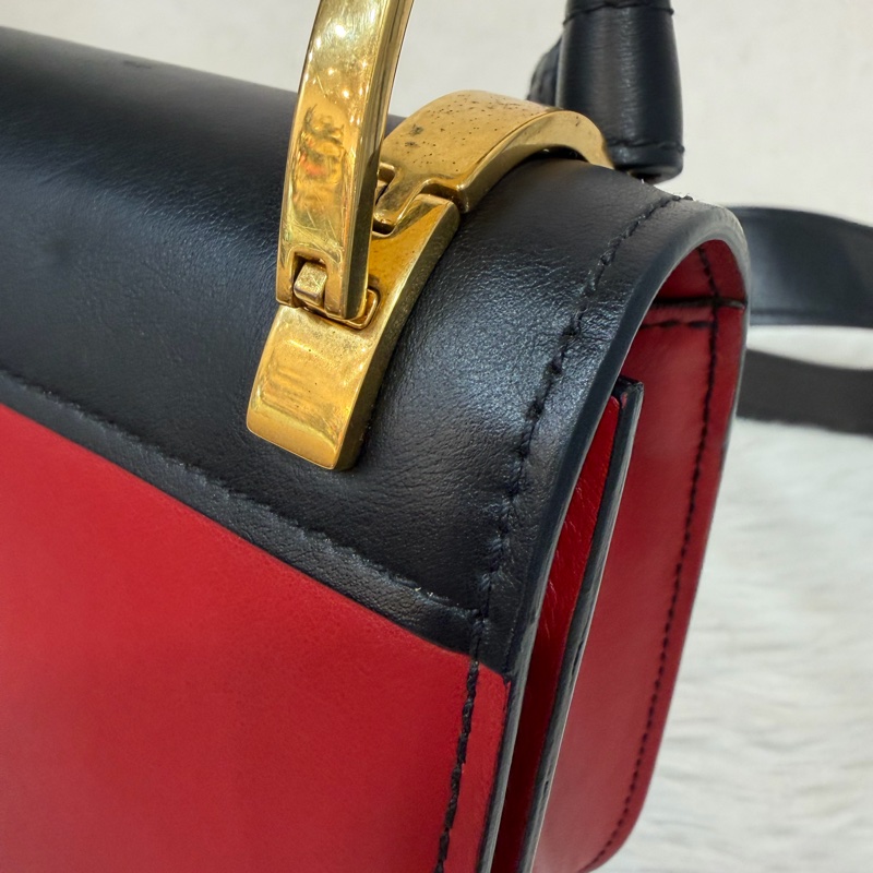 PRADA 1BD039 紅皮 黑皮 拼接 金釦 馬鞍包 斜背包-31