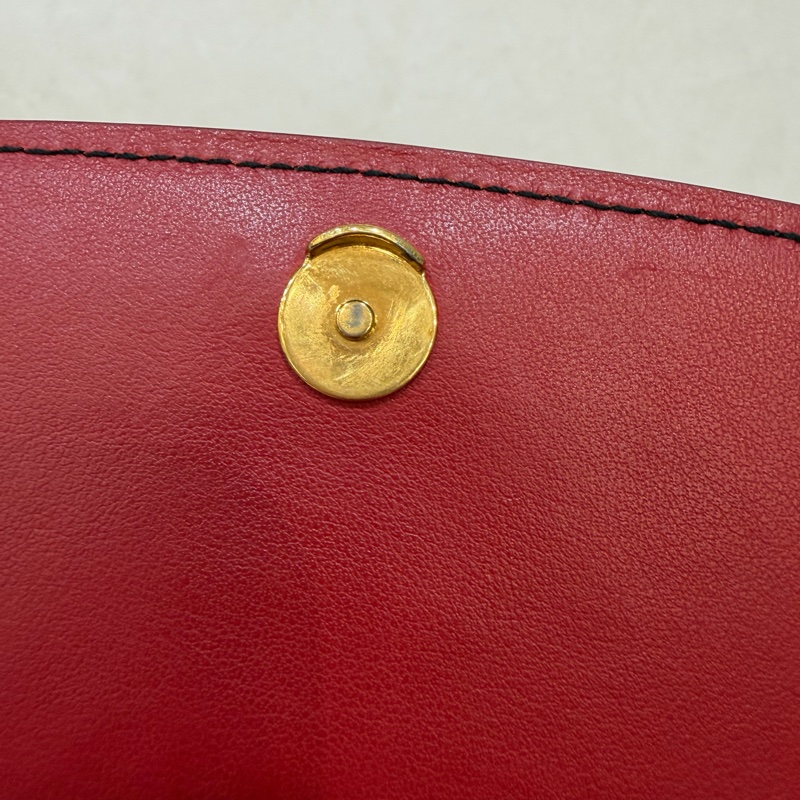 PRADA 1BD039 紅皮 黑皮 拼接 金釦 馬鞍包 斜背包-54