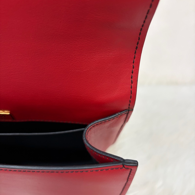 PRADA 1BD039 紅皮 黑皮 拼接 金釦 馬鞍包 斜背包-56