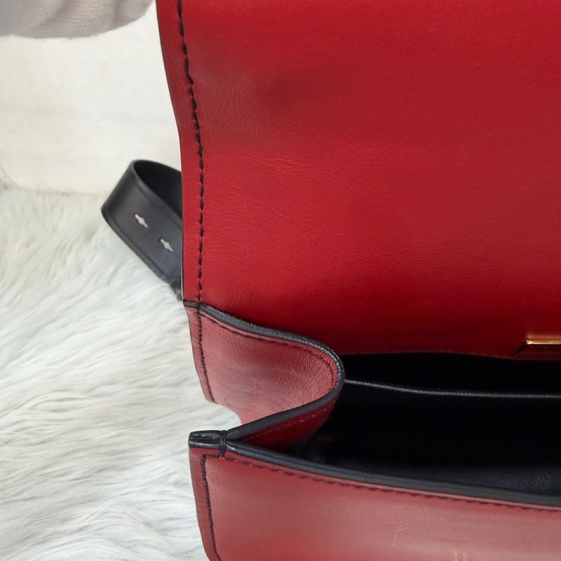 PRADA 1BD039 紅皮 黑皮 拼接 金釦 馬鞍包 斜背包-57