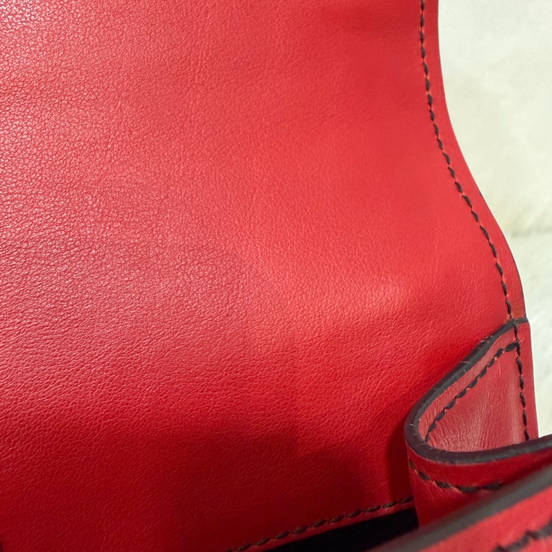PRADA 1BD039 紅皮 黑皮 拼接 金釦 馬鞍包 斜背包-59