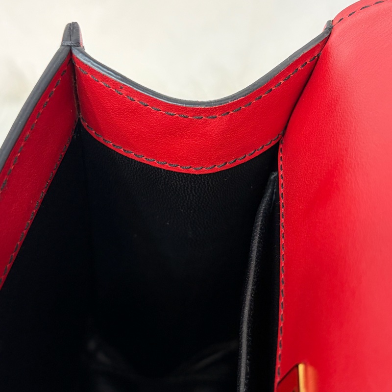 PRADA 1BD039 紅皮 黑皮 拼接 金釦 馬鞍包 斜背包-63