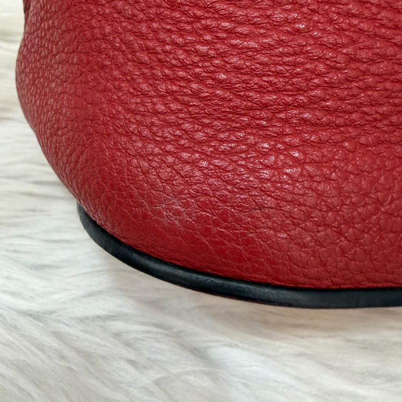 PRADA 1BE018 紅皮 荔枝紋 金釦 手提包 斜背包 水桶包-15