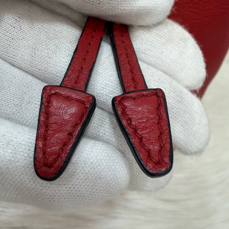 PRADA 1BE018 紅皮 荔枝紋 金釦 手提包 斜背包 水桶包-32