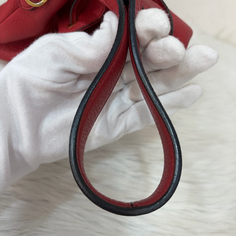 PRADA 1BE018 紅皮 荔枝紋 金釦 手提包 斜背包 水桶包-45