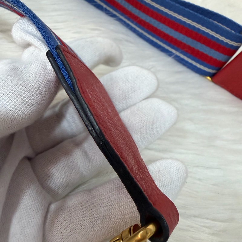 PRADA 1BE018 紅皮 荔枝紋 金釦 手提包 斜背包 水桶包-69