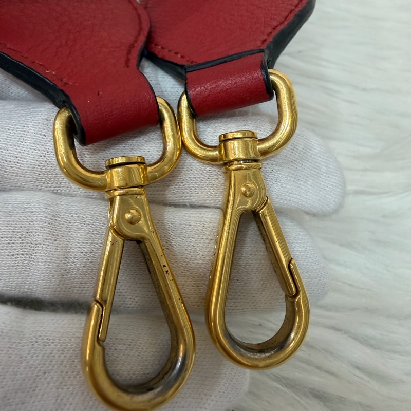 PRADA 1BE018 紅皮 荔枝紋 金釦 手提包 斜背包 水桶包-71