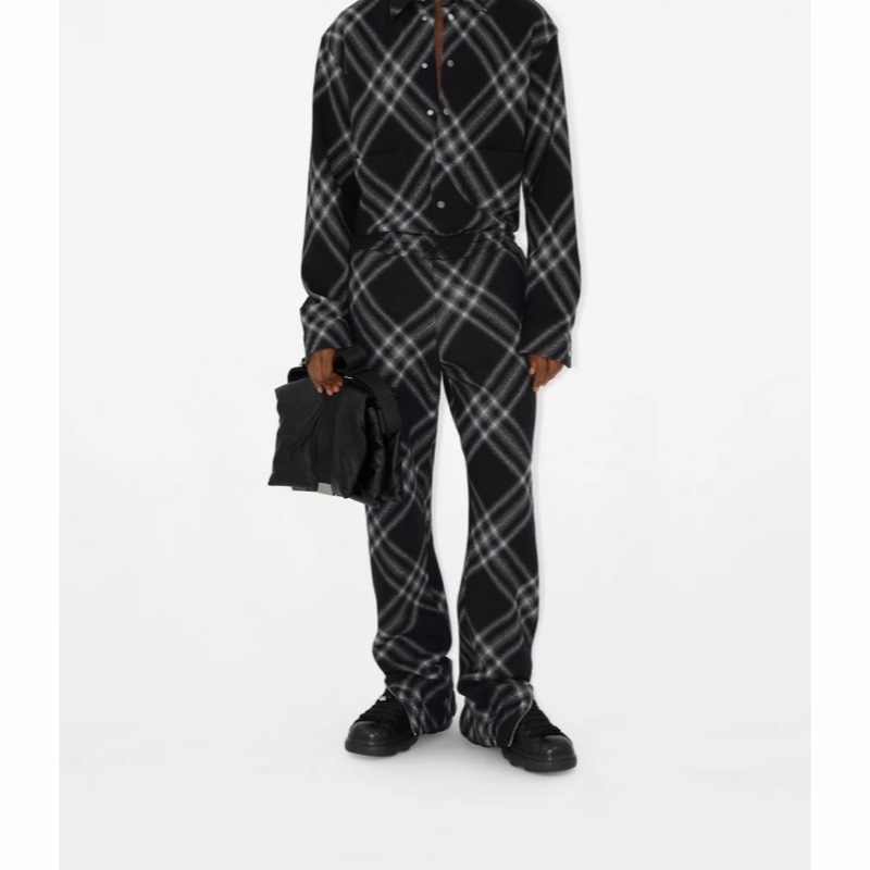 Burberry 男士 圖案標識翻蓋單肩包均碼碼29cm*14cm*27cm-1