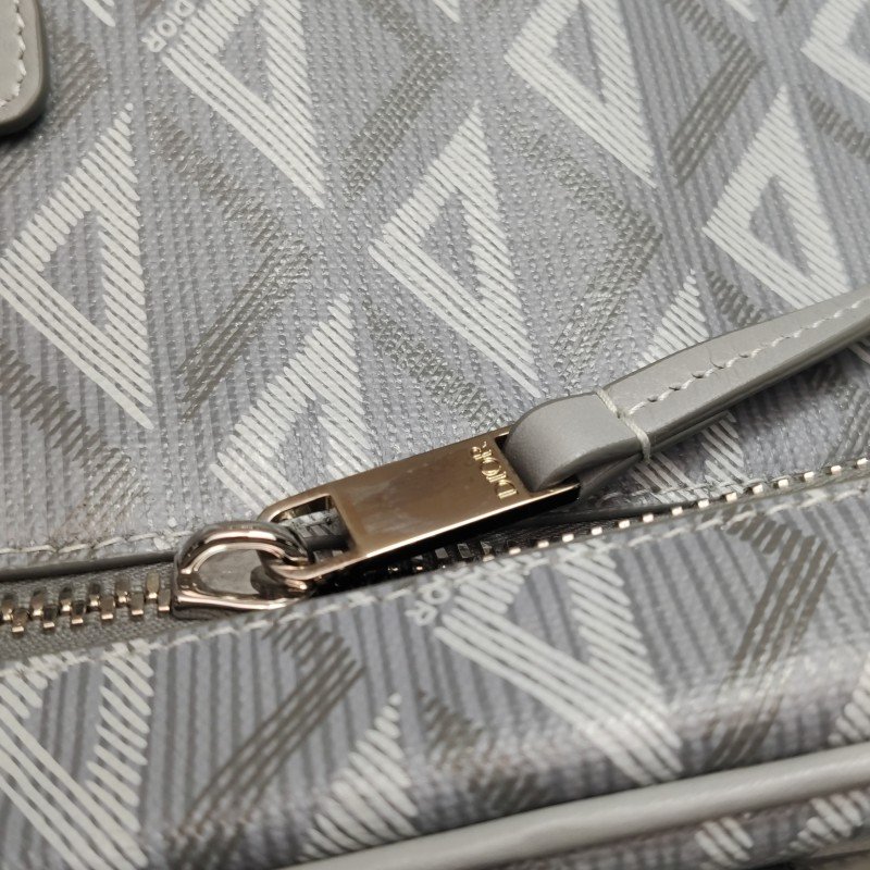 Dior Hit The Road牛皮拼色字母Logo斜背包單肩包-13