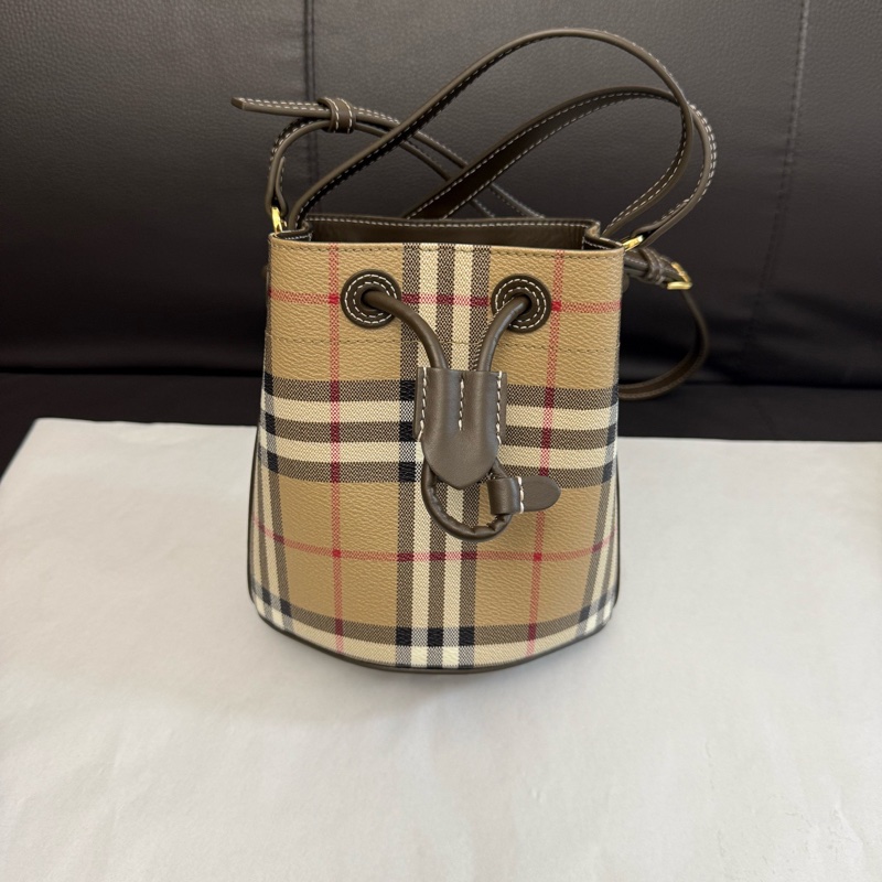 99.9新 Burberry博柏利經典格紋抽繩水桶包手提單肩斜挎包好尺寸：17×18×10cm。-0