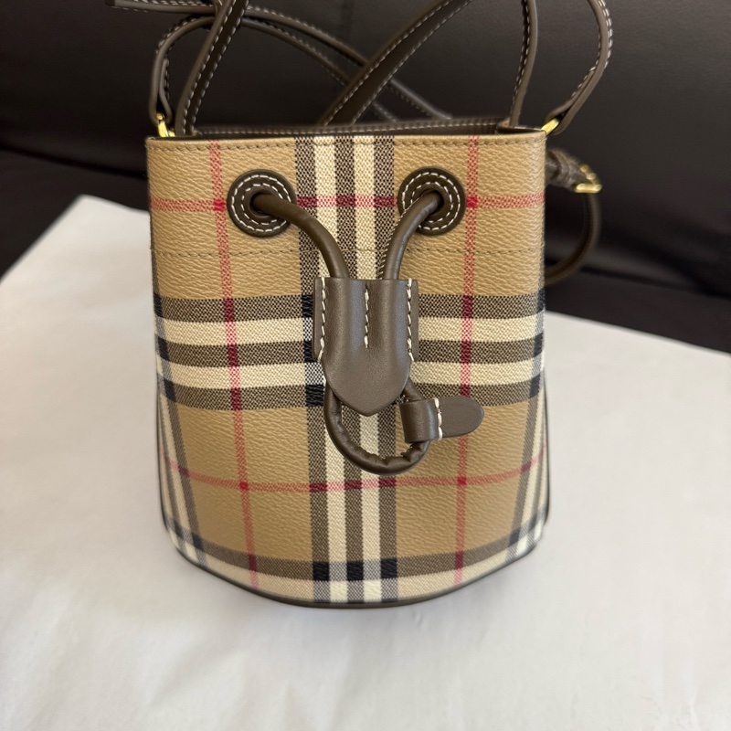 99.9新 Burberry博柏利經典格紋抽繩水桶包手提單肩斜挎包好尺寸：17×18×10cm。-1