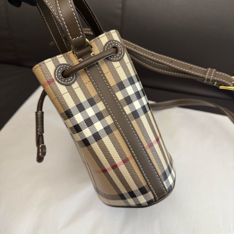 99.9新 Burberry博柏利經典格紋抽繩水桶包手提單肩斜挎包好尺寸：17×18×10cm。-2