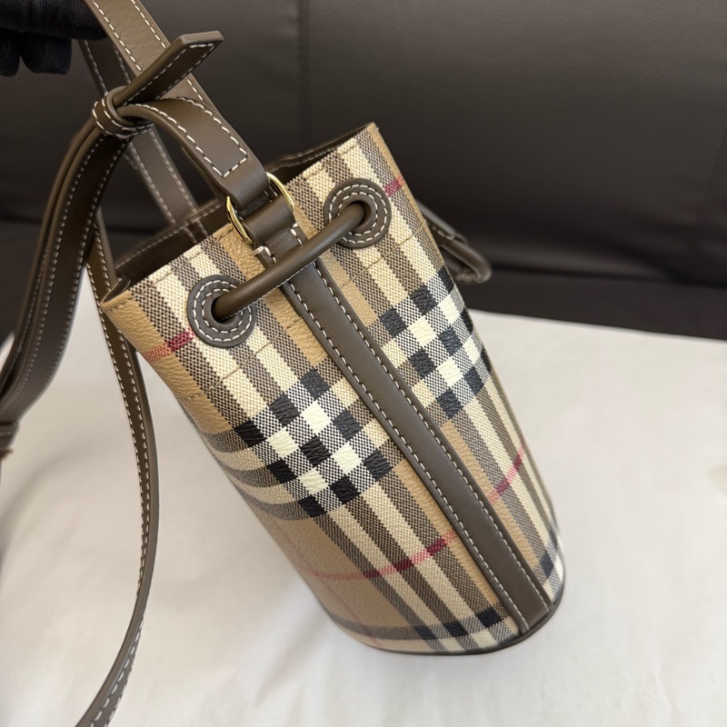 99.9新 Burberry博柏利經典格紋抽繩水桶包手提單肩斜挎包好尺寸：17×18×10cm。-3