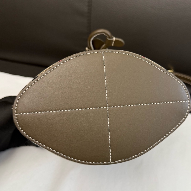 99.9新 Burberry博柏利經典格紋抽繩水桶包手提單肩斜挎包好尺寸：17×18×10cm。-8