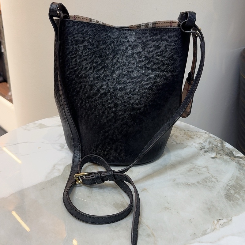 Burberry巴寶莉經典戰馬格子水桶包 材質：牛皮 款式：單肩包-0