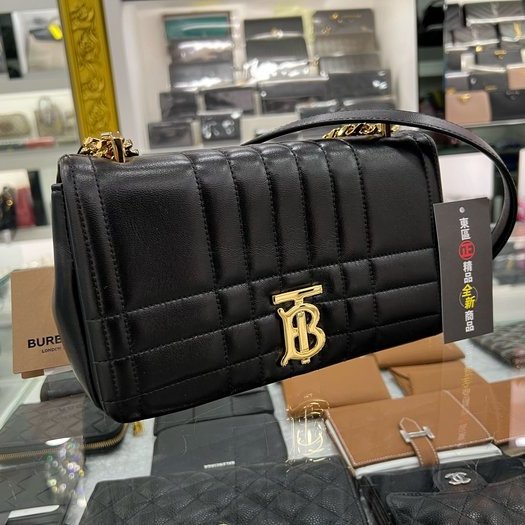 東區正精品㊣BURBERRY 8059509 LOLA 全新小款黑色羊皮全皮車線TB金釦金鍊帶釦式翻蓋斜背包 RA1681-2