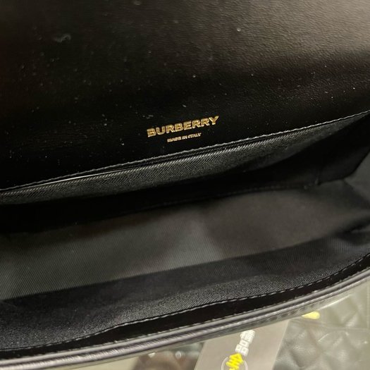 東區正精品㊣BURBERRY 8059509 LOLA 全新小款黑色羊皮全皮車線TB金釦金鍊帶釦式翻蓋斜背包 RA1681-3