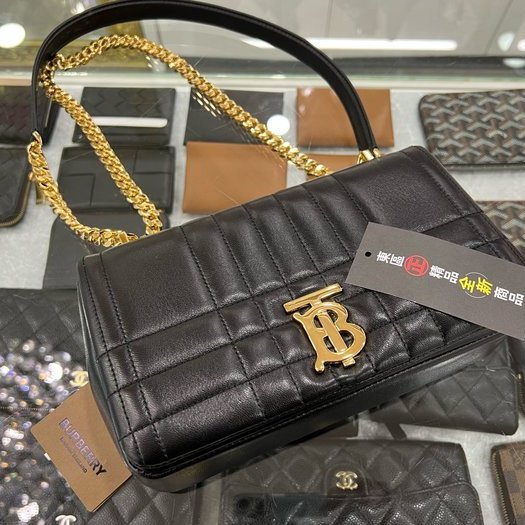 東區正精品㊣BURBERRY 8059509 LOLA 全新小款黑色羊皮全皮車線TB金釦金鍊帶釦式翻蓋斜背包 RA1681-5