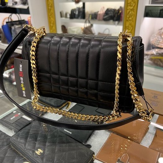 東區正精品㊣BURBERRY 8059509 LOLA 全新小款黑色羊皮全皮車線TB金釦金鍊帶釦式翻蓋斜背包 RA1681-6