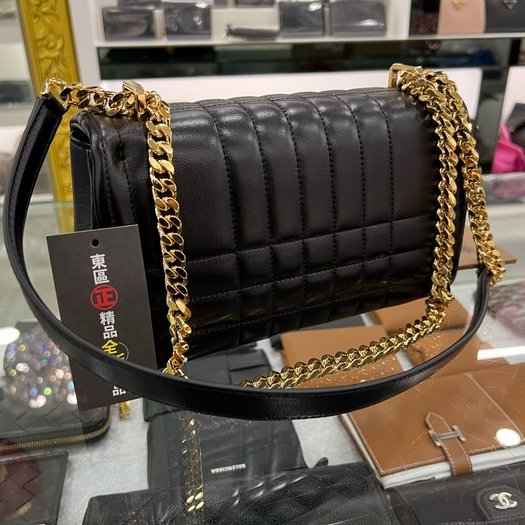 東區正精品㊣BURBERRY 8059509 LOLA 全新小款黑色羊皮全皮車線TB金釦金鍊帶釦式翻蓋斜背包 RA1681-7