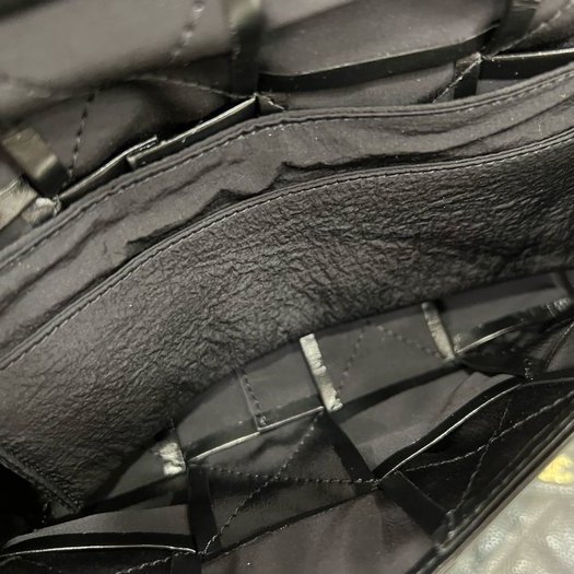 東區正精品㊣BV Bottega Veneta 651053 CASSETTE 全新黑色仿舊皮革大編織胸口包腰包 RZ-4