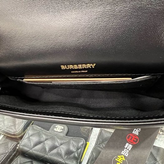 東區正精品㊣BURBERRY 80594921 LOLA 全新迷你黑色羊皮全皮車線TB金釦金鍊帶釦式翻蓋斜背包 RA1512-5