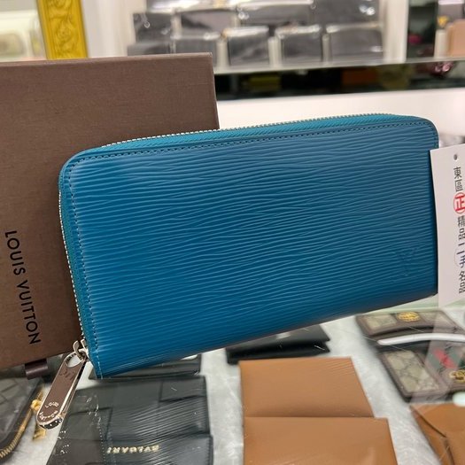 東區正精品㊣LOUIS VUITTON LV EPI M60311 藍綠色水波紋全皮銀釦ㄇ字拉鍊長夾 RZ3675-1