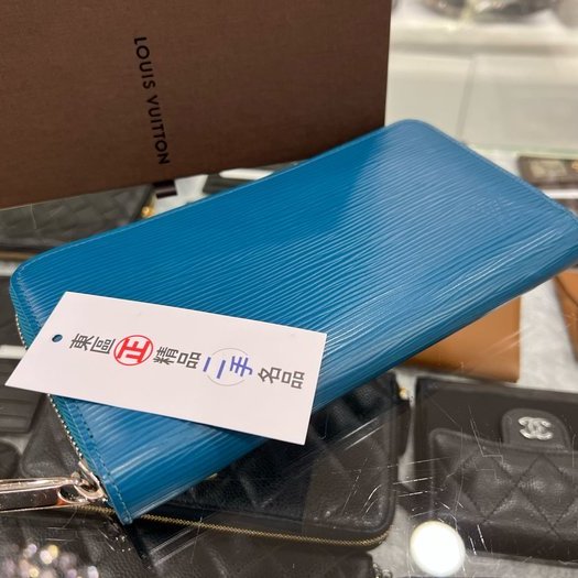 東區正精品㊣LOUIS VUITTON LV EPI M60311 藍綠色水波紋全皮銀釦ㄇ字拉鍊長夾 RZ3675-9
