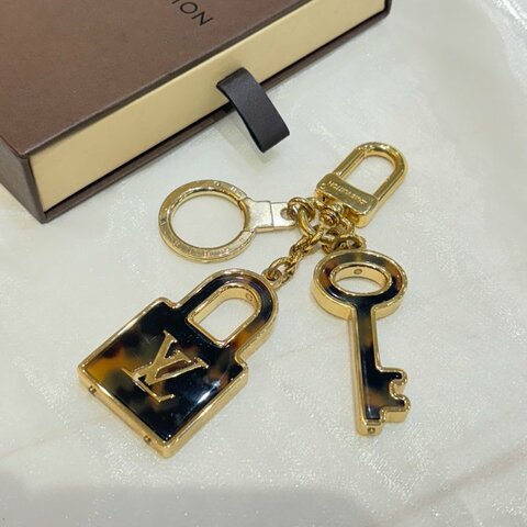 *SHIHNA名牌精品* LV 金釦玳瑁棕鎖頭鑰匙造型吊飾