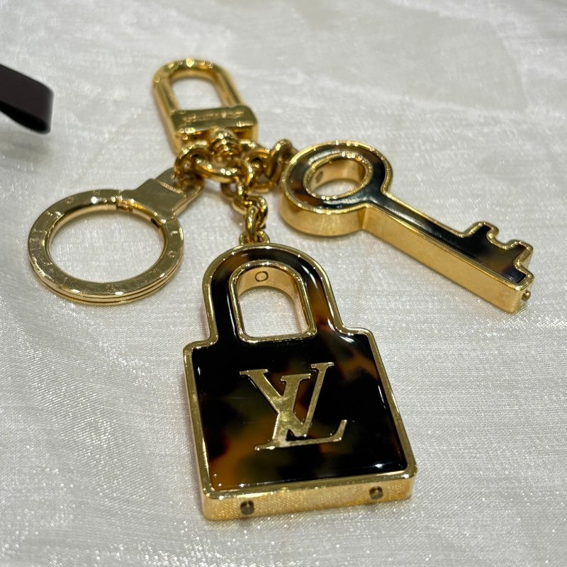 *SHIHNA名牌精品* LV 金釦玳瑁棕鎖頭鑰匙造型吊飾-2