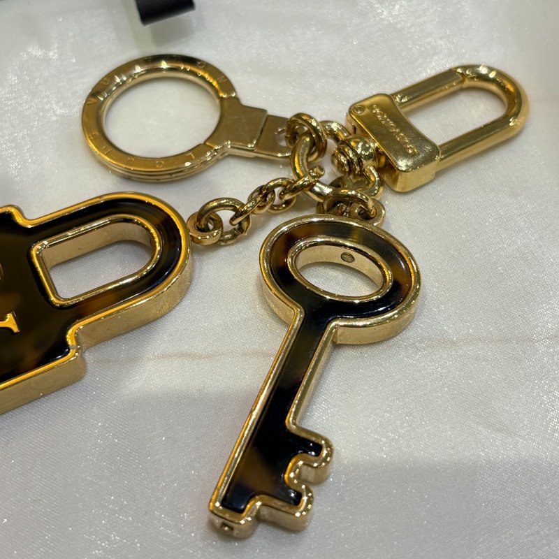 *SHIHNA名牌精品* LV 金釦玳瑁棕鎖頭鑰匙造型吊飾-3