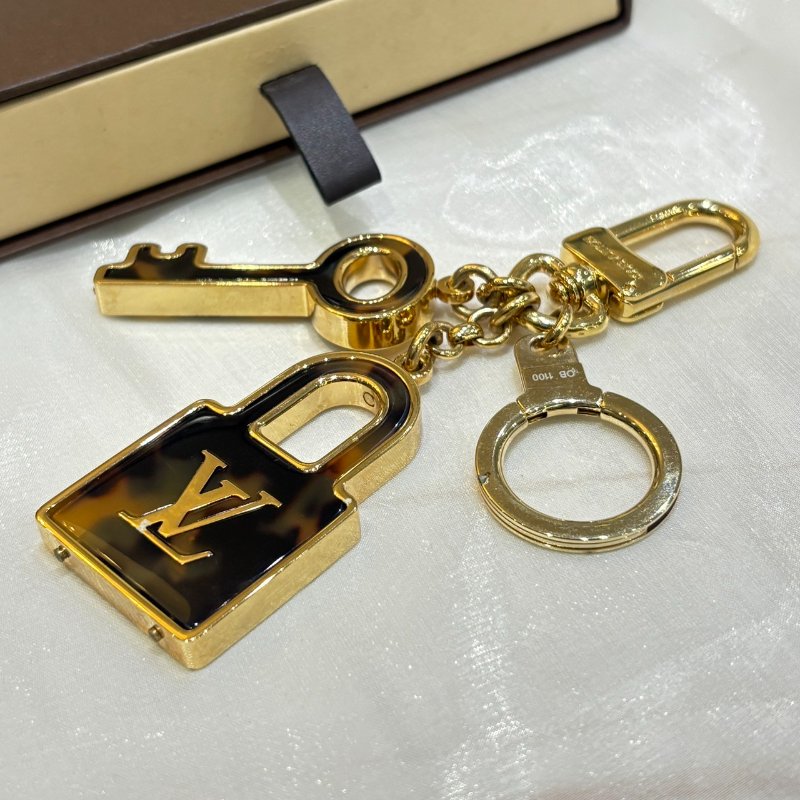 *SHIHNA名牌精品* LV 金釦玳瑁棕鎖頭鑰匙造型吊飾-4