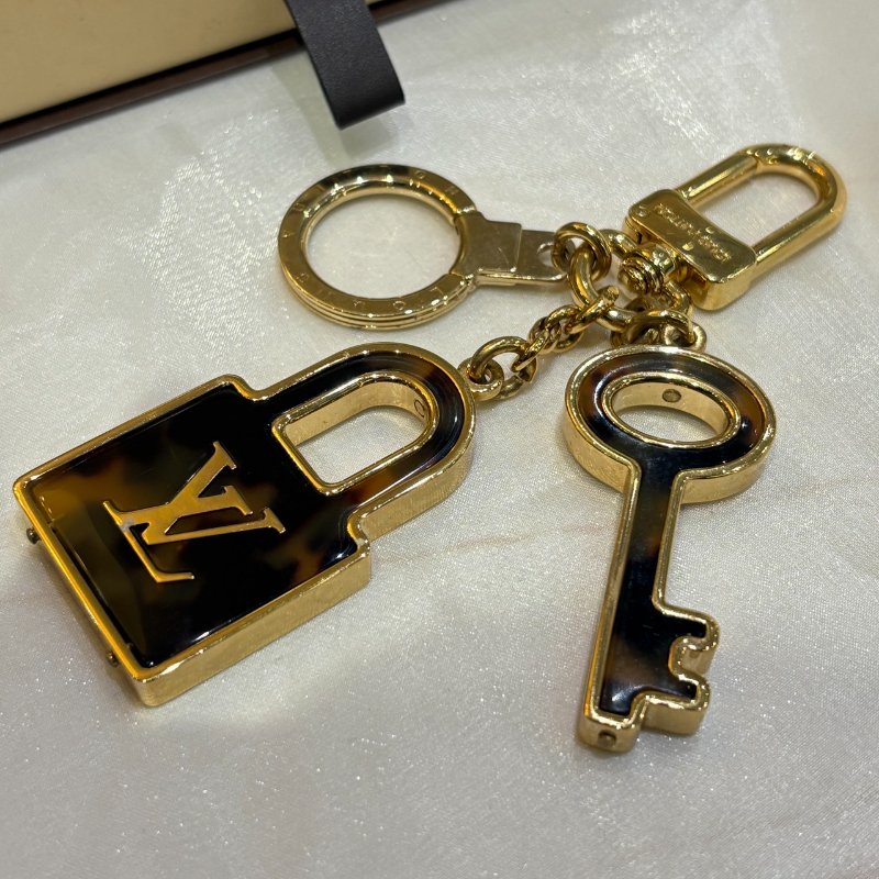 *SHIHNA名牌精品* LV 金釦玳瑁棕鎖頭鑰匙造型吊飾-5