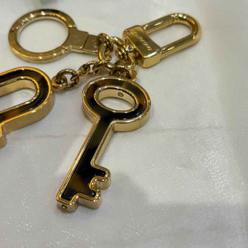 *SHIHNA名牌精品* LV 金釦玳瑁棕鎖頭鑰匙造型吊飾-6