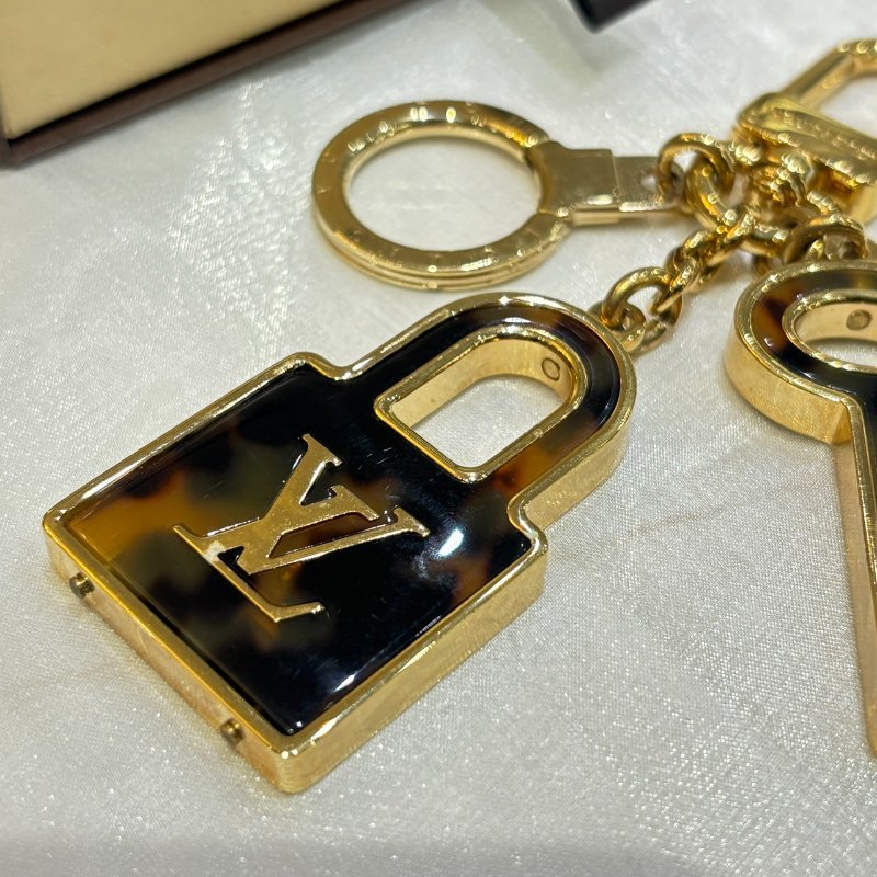 *SHIHNA名牌精品* LV 金釦玳瑁棕鎖頭鑰匙造型吊飾-7