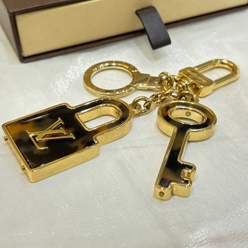*SHIHNA名牌精品* LV 金釦玳瑁棕鎖頭鑰匙造型吊飾-8